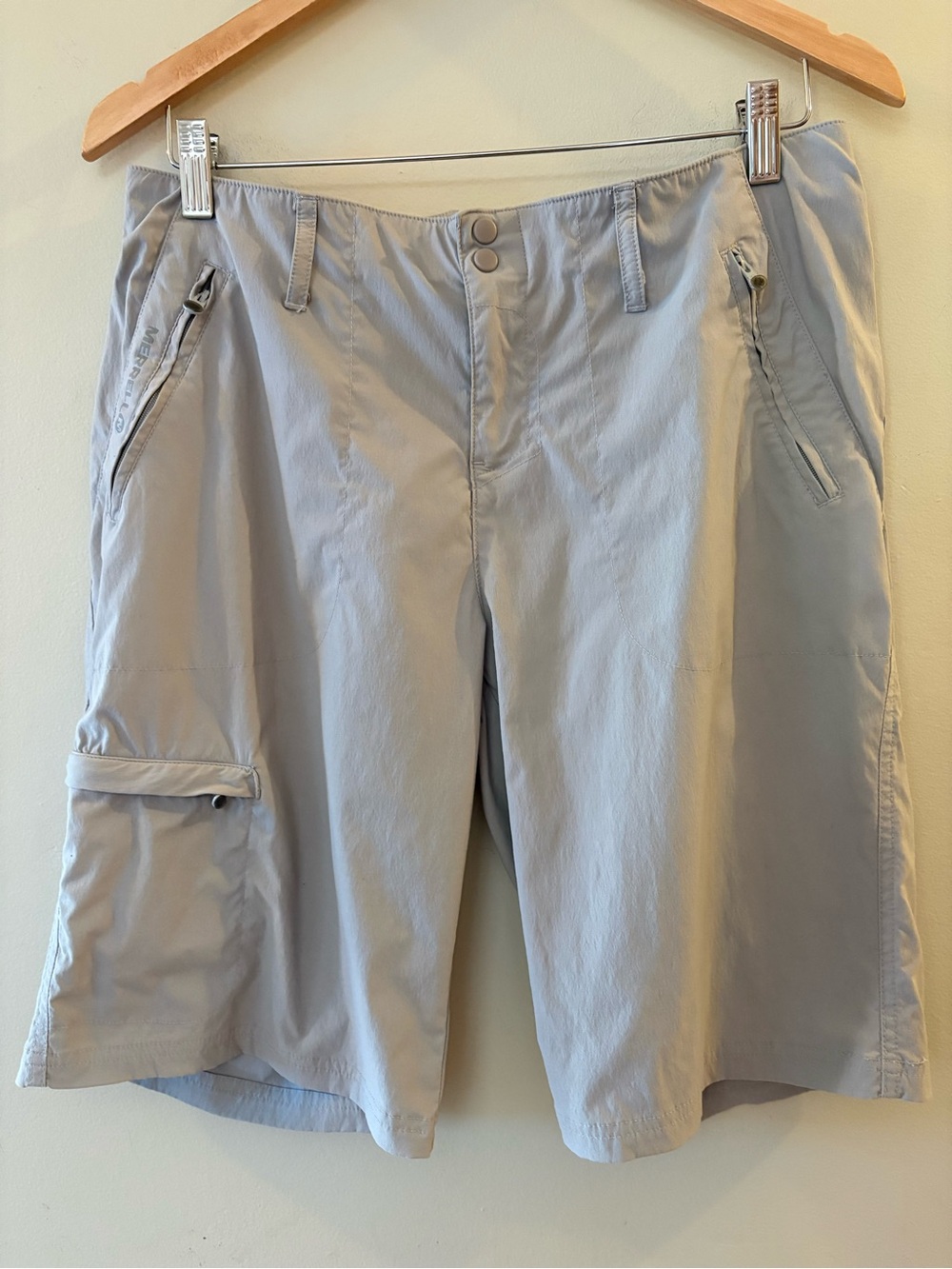 Merrell Women’s SelectWick Grey Hiking Cargo Shorts Size 30.
